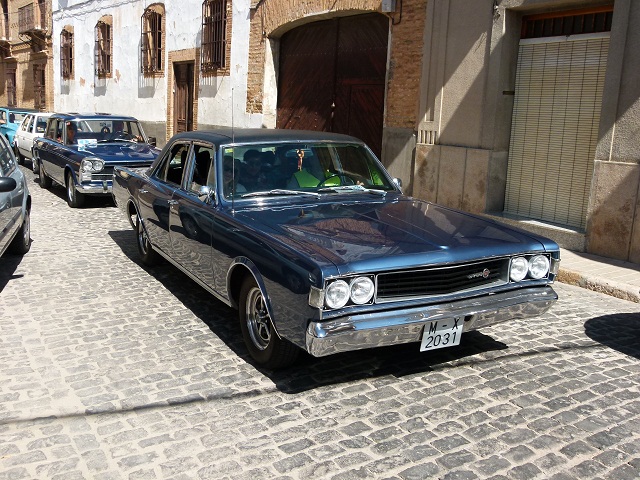 Migas y coches clásicos en el último día de fiestas en Manzanares