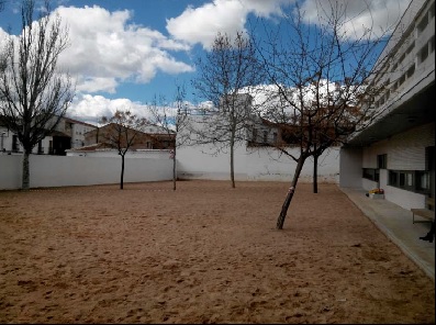 El Ayuntamiento de Manzanares mejora el patio de infantil del colegio La Candelaria