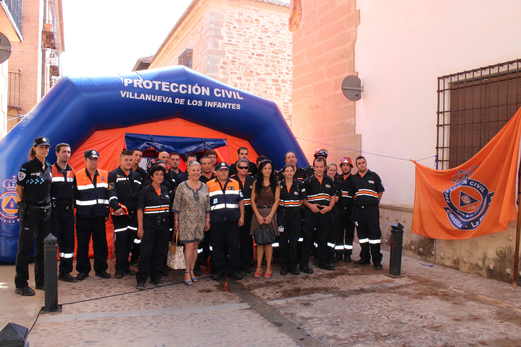 Una veintena de voluntarios de Protección Civil intervienen con éxito en un simulacro de incendio en el Centro de Día