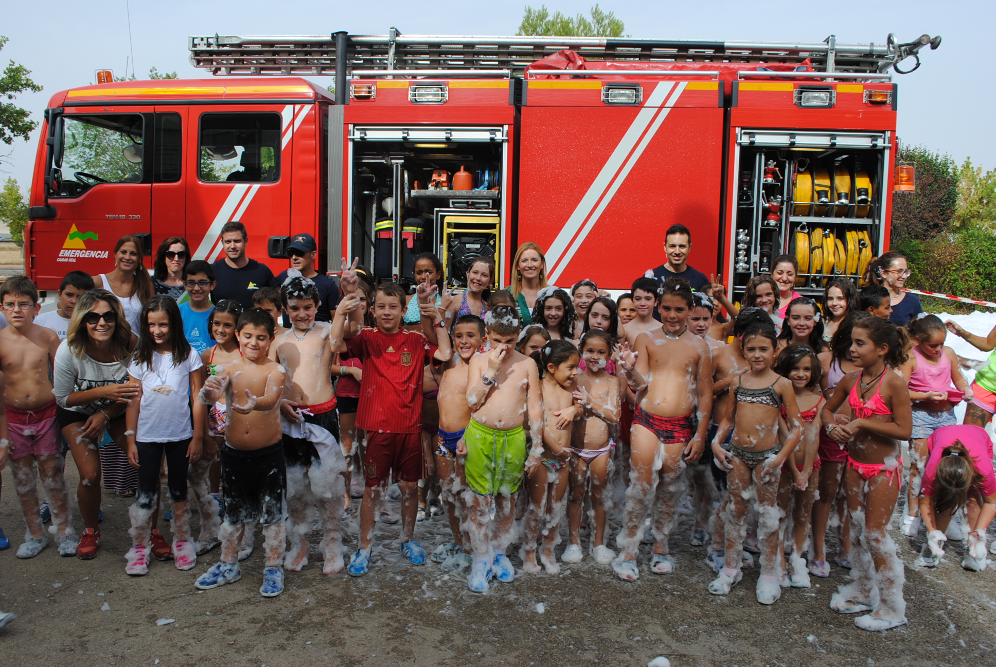 La Escuela de Verano Municipal concluyó con una divertida visita al parque de bomberos