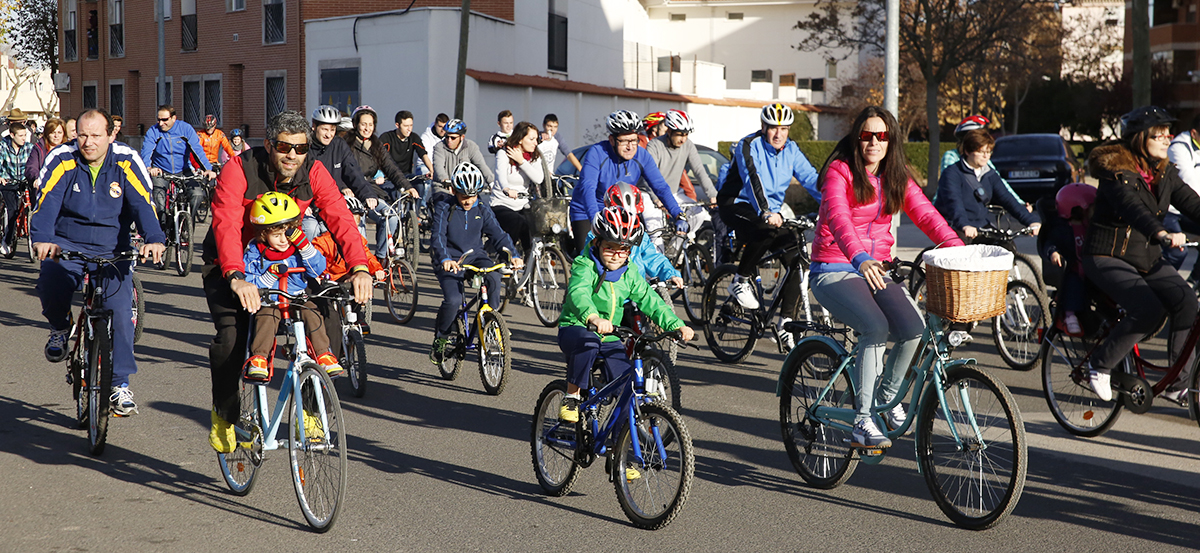 La Fiesta Solidaria de la Bicicleta reúne a unas 1.000 personas