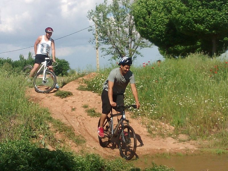Jóvenes y adolescentes de Manzanares realizan su primera ruta en bicicleta