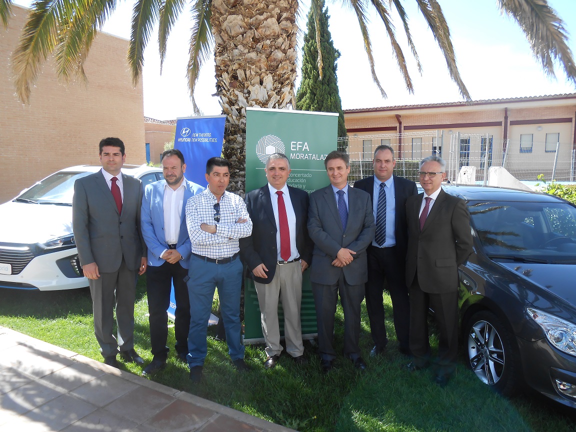 Hyundai dona a EFA Moratalaz de Manzanares un vehículo modelo I30 para la formación profesional de sus alumnos.
