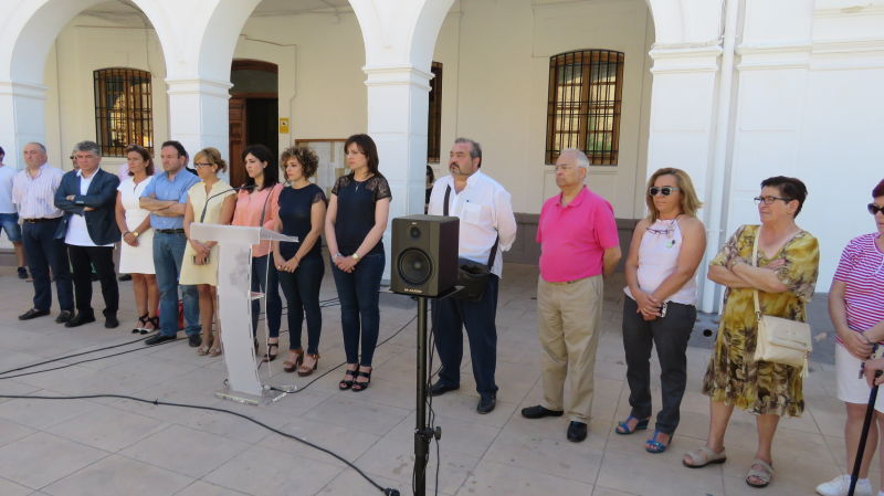 Minuto de silencio en Manzanares como condena al atentado homófobo ocurrido en Orlando