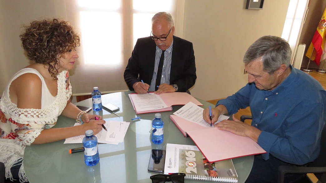 El Ayuntamiento de Manzanares renueva su compromiso con Cáritas