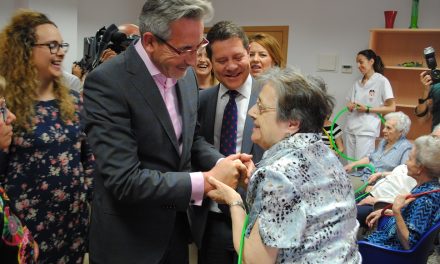 Page y Martín inauguran oficialmente la Residencia de Enfermos de Alzheimer de AFA