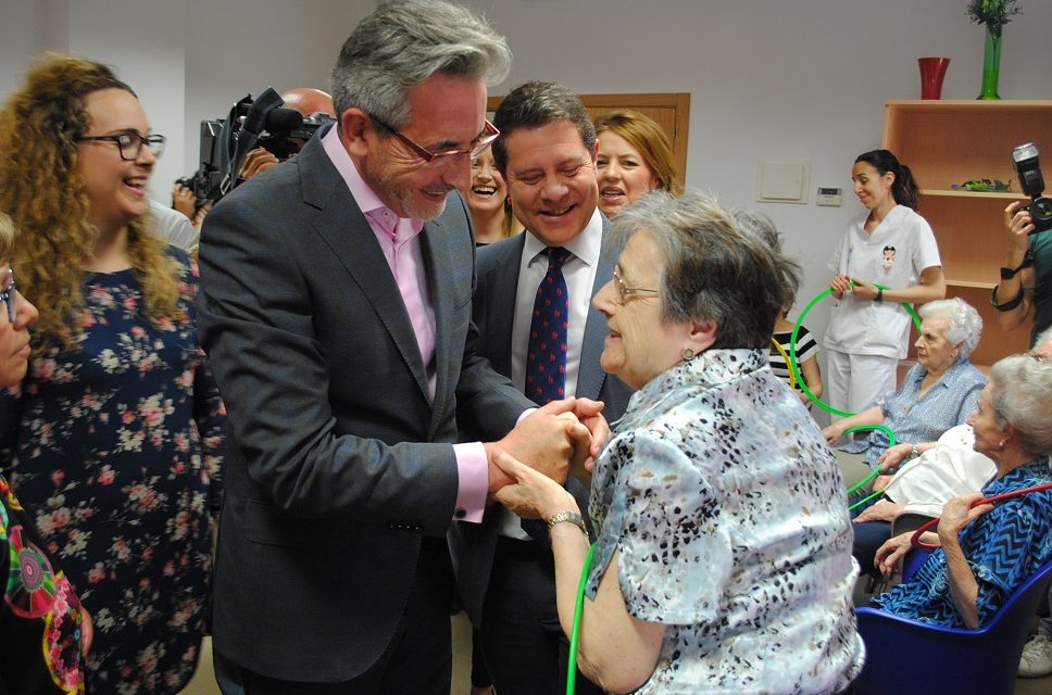 Page y Martín inauguran oficialmente la Residencia de Enfermos de Alzheimer de AFA