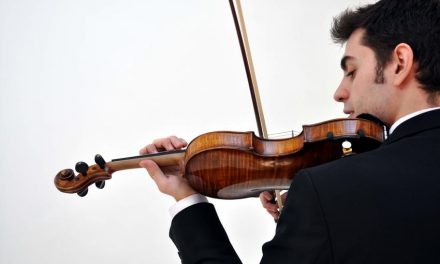 El violinista Pablo de Luna y el pianista Misael Mejía llegan este sábado 6 de mayo al Gran Teatro de Manzanares con el concierto “Música y Vinos”