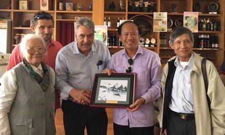 El embajador de Vietnam visita las instalaciones de Cooperativa Santa Catalina