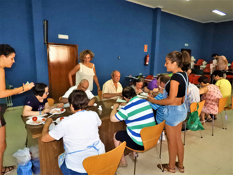 Usuarios del centro ocupacional realizan diversos talleres en agosto