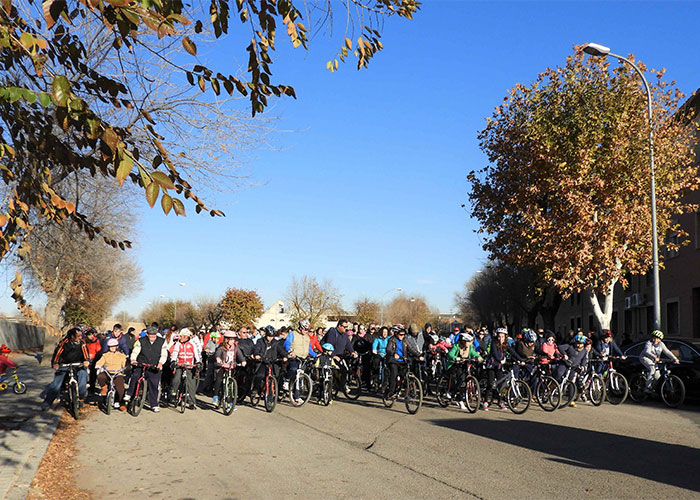 Unas 900 personas han participado en la Fiesta de la Bicicleta