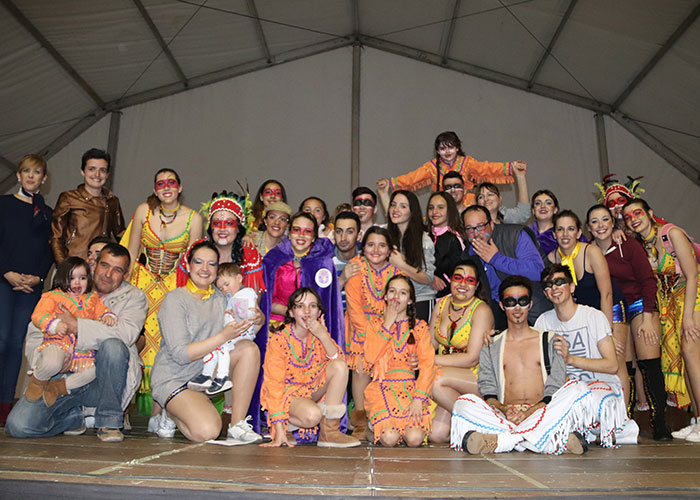 ‘Los Amigos del Arte’ y ‘Las Musas’ triunfan en el 28º Concurso de Carrozas y Comparsas