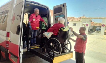 Cruz Roja pone a disposición de las personas con movilidad reducida el servicio de transporte adaptado para el 28M
