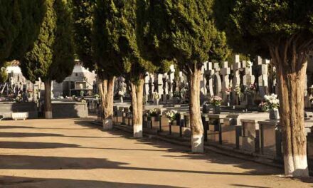 El Cementerio Municipal de Valdepeñas amplía su horario en verano