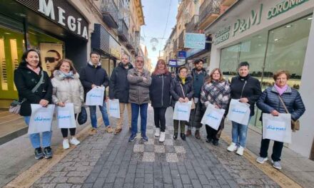 Los ganadores de los 4.000 euros de ‘Valdepeñas te regala Navidad’ comienzan sus compras
