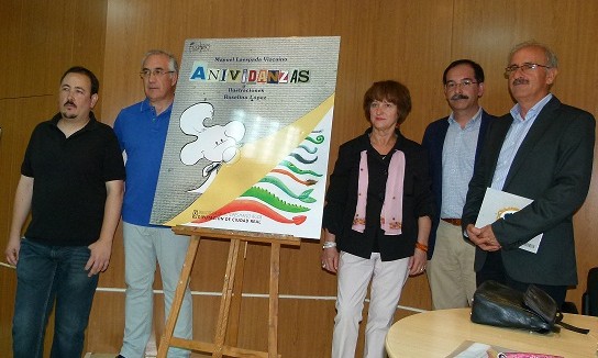 “Anividanzas”, un regalo del poeta Manuel Laespada y del ilustrador Roselino López en Manzanares