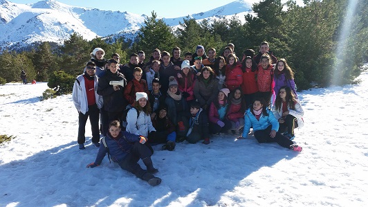 Treinta jóvenes del proyecto Empu-G disfrutan de la nieve