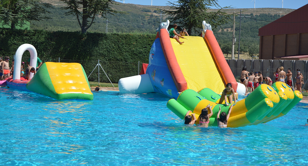 La piscina de verano de Los Llanos celebra este jueves una fiesta con atracciones acuáticas