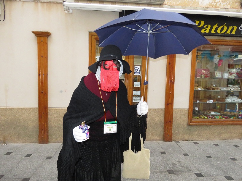 El frio no impidió que las máscaras salieran a la calle para celebrar el Día del Mascarón