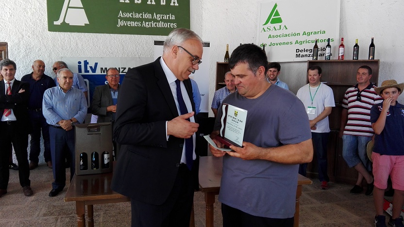 Javier Pedroche vuelve a ganar el Concurso de Habilidad con Tractor de ASAJA