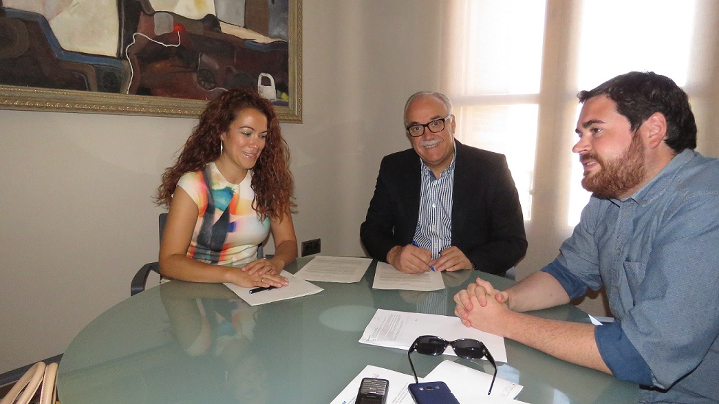 Firmado el convenio de colaboración entre FERCAM y FERSAMA con la entidad bancaria La Caixa