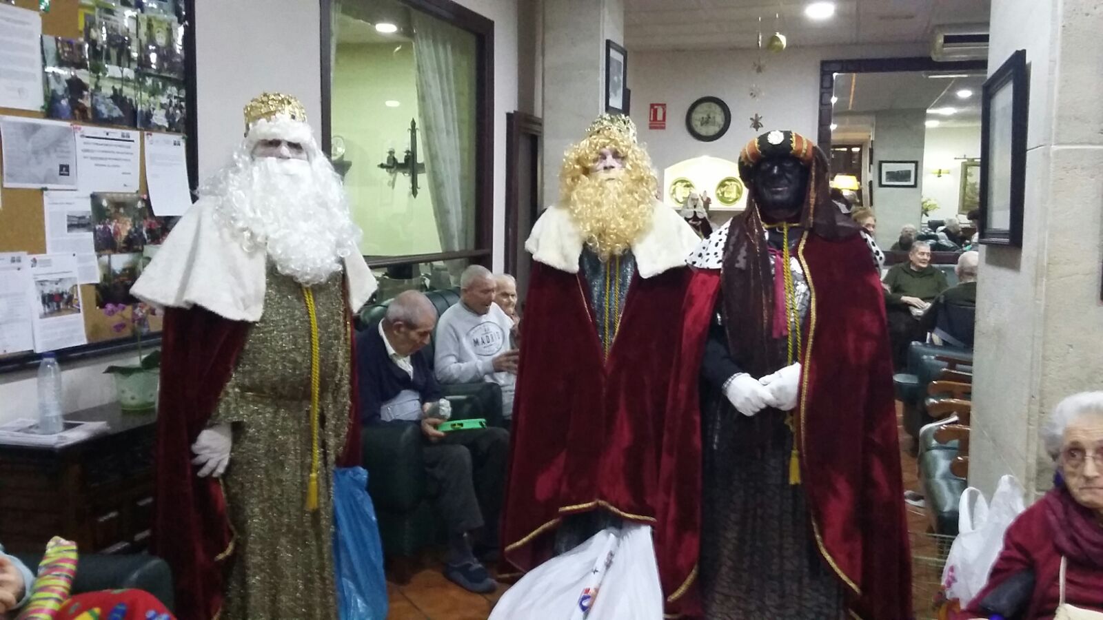 Los Reyes Magos de Oriente también llegaron a los centros geriátricos de Villanueva de los Infantes