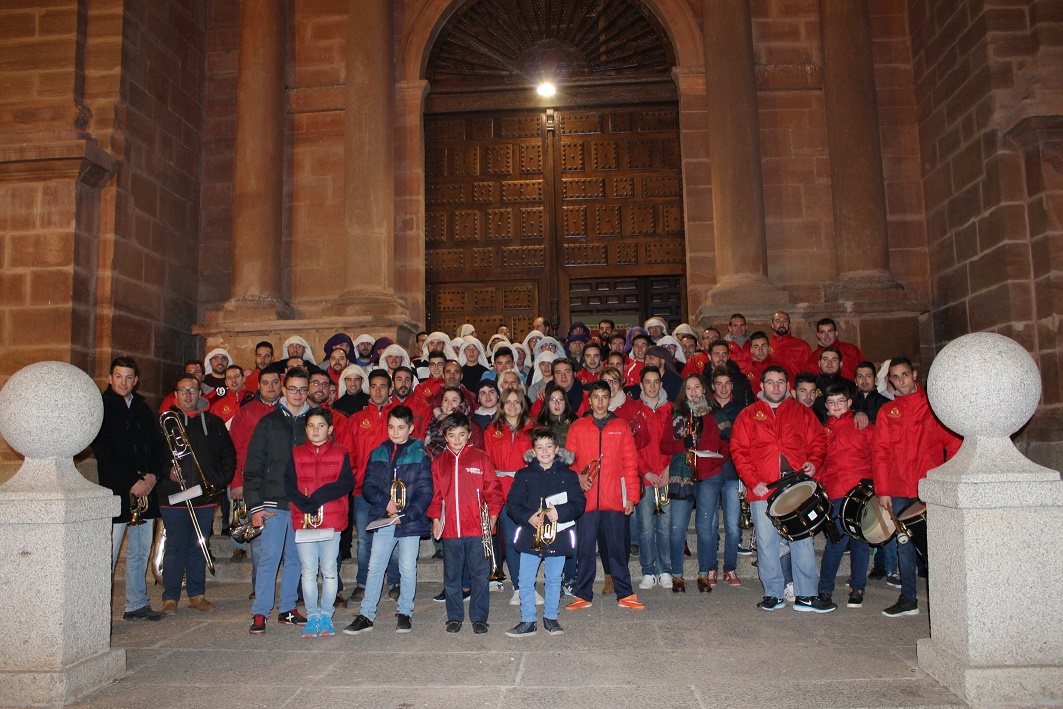Lluvia de solidaridad para el Banco de Alimentos del Ayuntamiento de Villanueva de los Infantes a los sones de Semana Santa