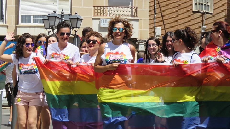 Manzanares se tiñe de color para reclamar el respeto a la diversidad