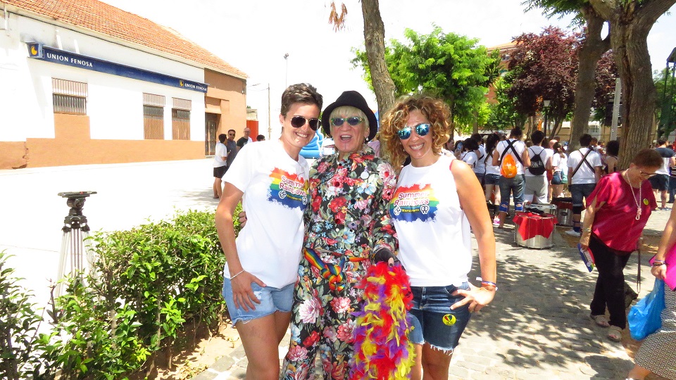 Manzanares se tiñe de color para reclamar el respeto a la diversidad