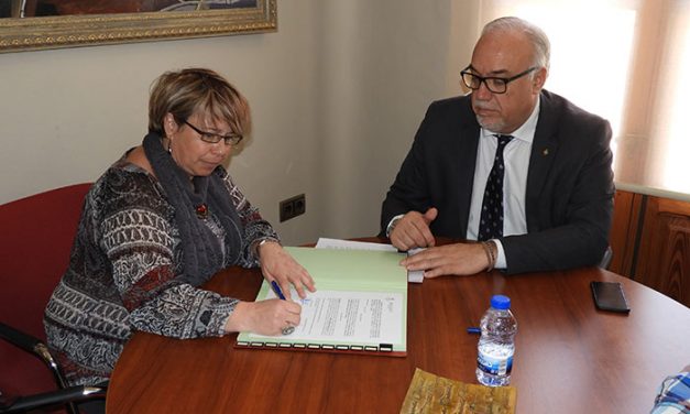 El alcalde renueva y amplía el compromiso municipal con Carea