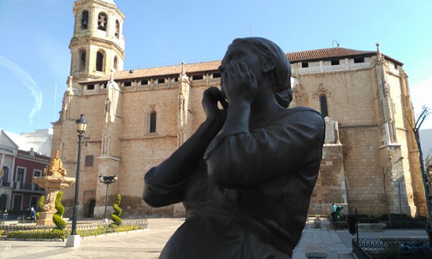 El Ayuntamiento de Valdepeñas lamenta la pérdida de Julio López, autor de la escultura ‘Maternidad’