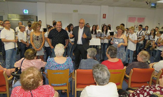 Ayuntamiento y Junta firmarán en septiembre el convenio para ampliar la residencia ‘Los Jardines’