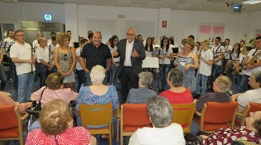 Ayuntamiento y Junta firmarán en septiembre el convenio para ampliar la residencia ‘Los Jardines’
