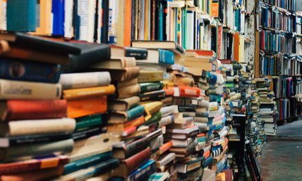 Los beneficiarios de las ayudas para libros ya pueden recoger sus vales