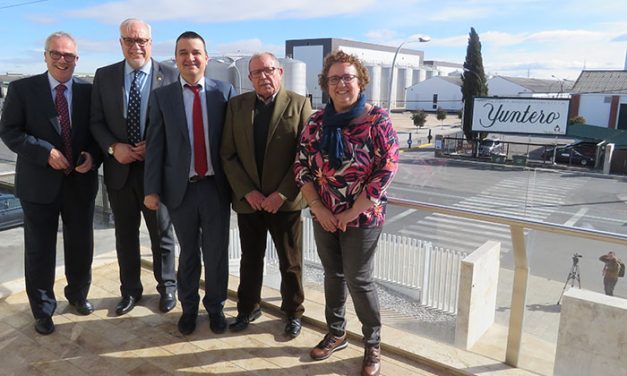 Julián Nieva vuelve a mostrar el apoyo del Ayuntamiento a Bodegas Yuntero