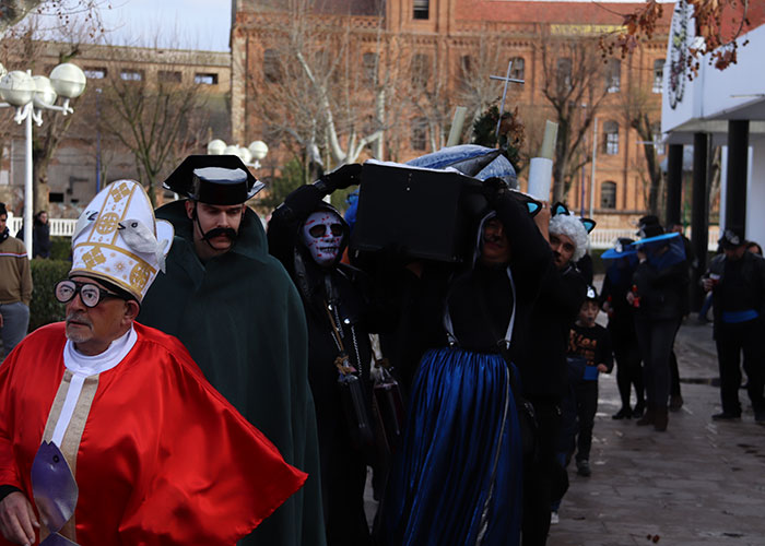 El carnaval despide a la ‘Sardina’ en un ‘no entierro’ de lo más peculiar