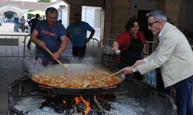 Jesús Martín celebra con los vecinos las fiestas de Consolación