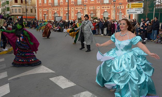 El XXIX Concurso de Comparsas y Carrozas protagoniza el lunes de carnaval
