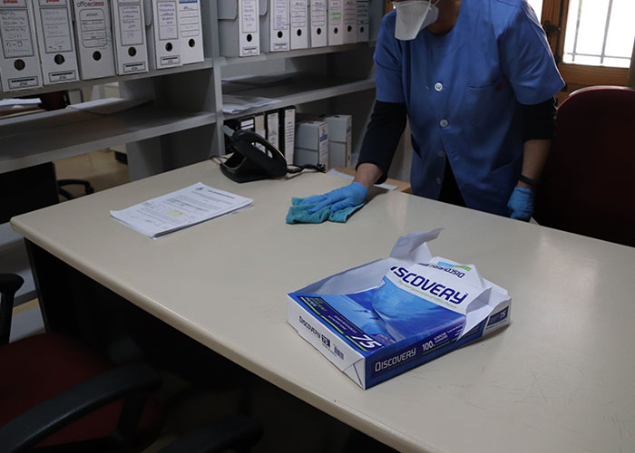 El Ayuntamiento de Manzanares seguirá con el refuerzo de limpieza del programa ‘Colegio Seguro’