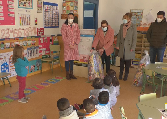 La vuelta a clase ha llegado con ‘chuches’ para los escolares manzanareños