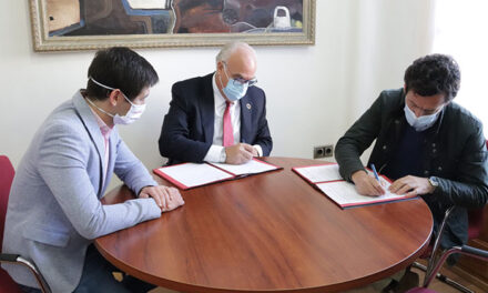 El Ayuntamiento de Manzanares renueva su apoyo a los IES ‘Azuer’ y ‘Sotomayor’
