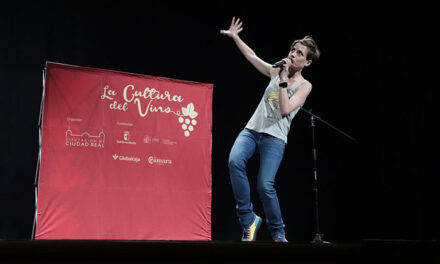 La energía de Sara Escudero conquistó el Gran Teatro de Manzanares