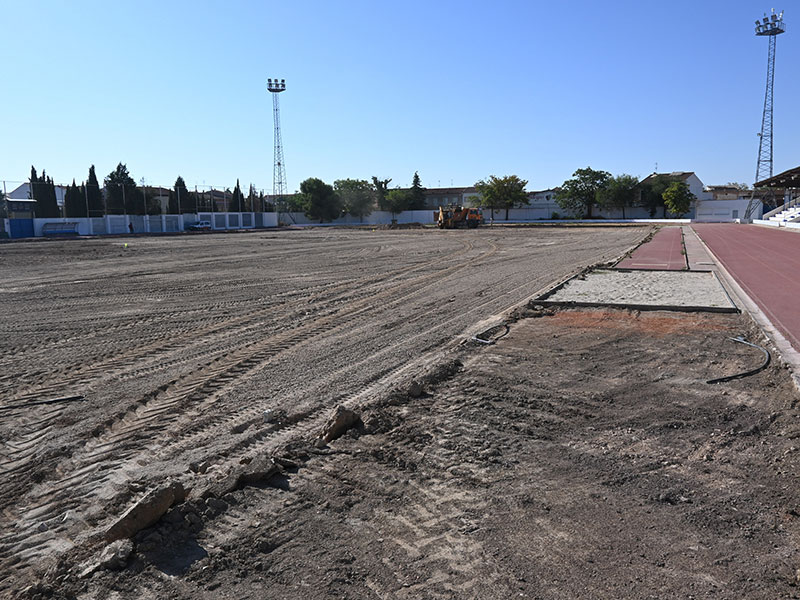 <strong>En marcha las obras de renovación del histórico campo de fútbol de La Molineta de Valdepeñas</strong>