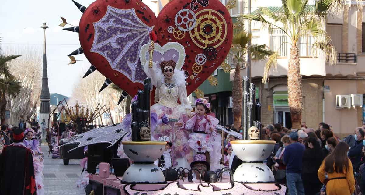 Más de mil participantes, once grupos y 16 carrozas se darán cita en el desfile del lunes en Manzanares