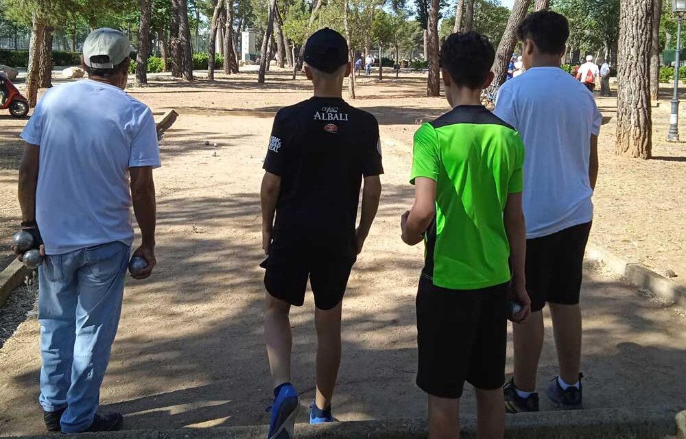Tángana y petanca, actividad intergeneracional de las Olimpidas Senior de Valdepeñas