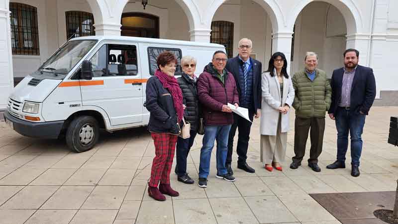Una furgoneta municipal prestará servicio a las casas de enfermos saharauis en Argel