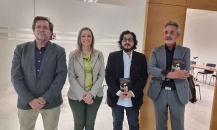 Presentado ‘Asia en el pelo’, XLII Premio Internacional de Poesía ‘Juan Alcaide’