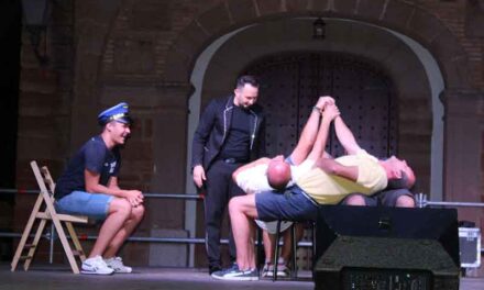El Mago Lumaky presenta un número cómico de magia a la localidad de Villanueva de los Infantes