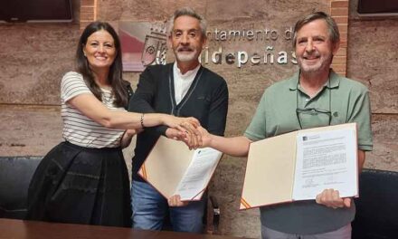 46.000 euros para la renovación del convenio suscrito entre el Ayuntamiento de Valdepeñas y Cáritas