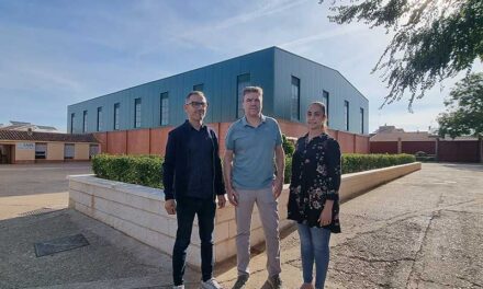 El pabellón del colegio de El Lucero abre tras la renovación integral de su cubierta